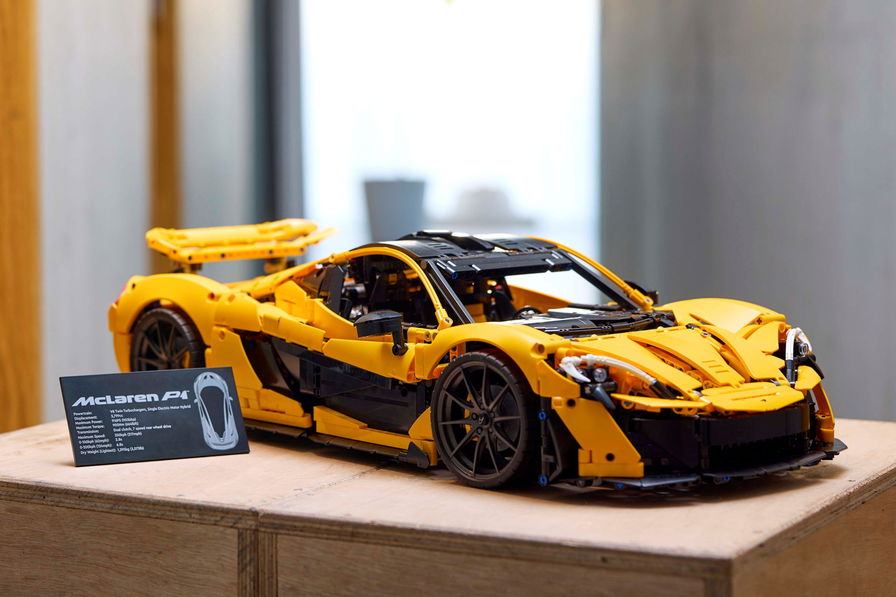 LEGO Technic Ultimate Car Concept: è la McLaren P1 la nuova supercar 2024