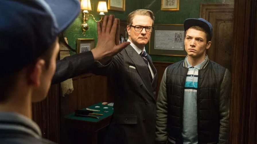 Kingsman: Secret Service - Harry ed Eggsy davanti a uno specchio