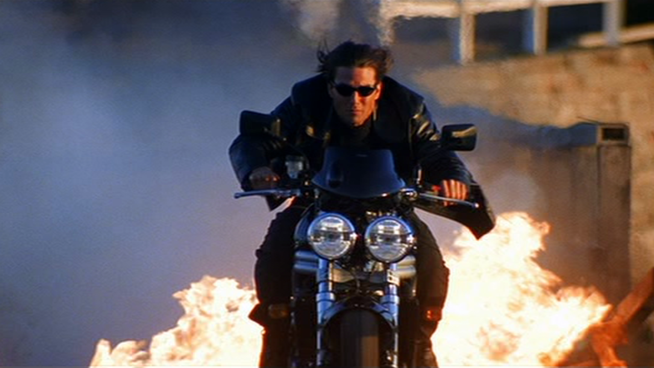 Immagine di Tom Cruise chiude le Olimpiadi con uno stunt stile Mission: Impossible