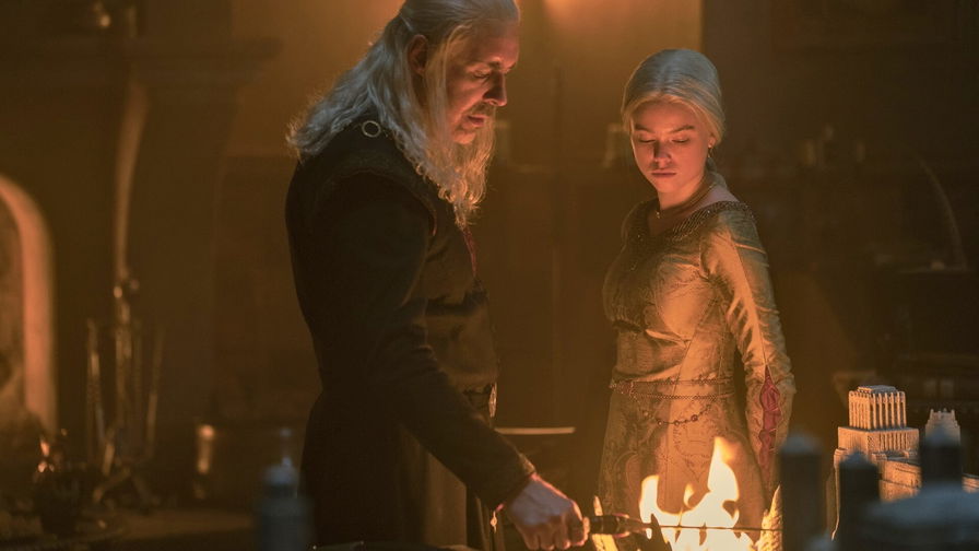 House of the Dragon - Viserys mostra a Rhaenyra la profezia sulla daga di Aegon I