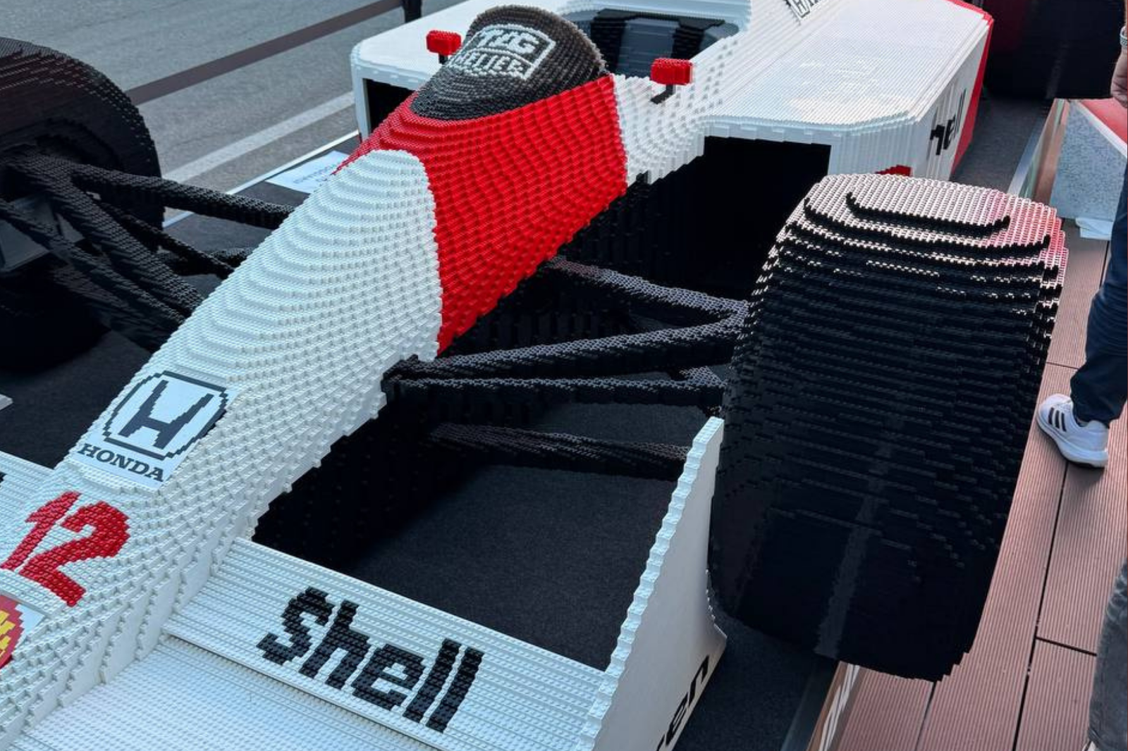 Immagine di 400.000 mattoncini Lego per costruire la MCLAREN MP4/4