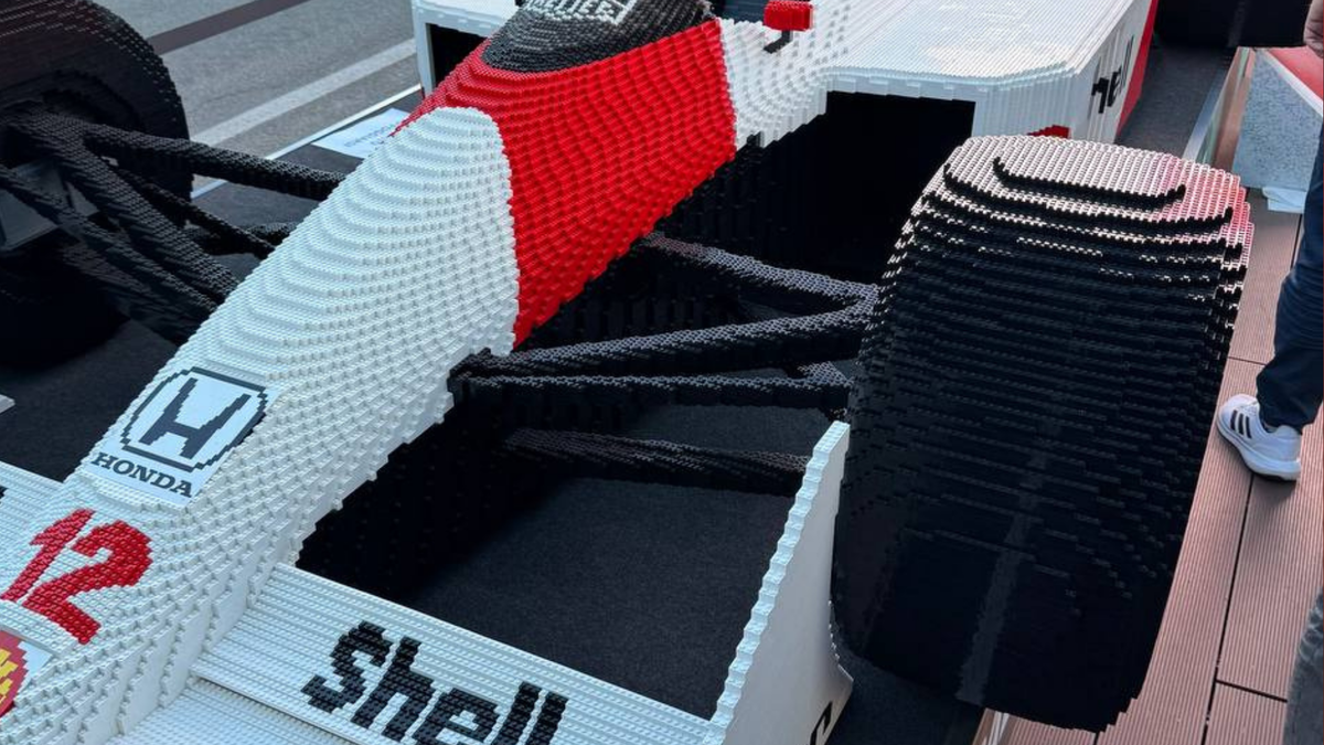 Immagine di 400.000 mattoncini Lego per costruire la MCLAREN MP4/4