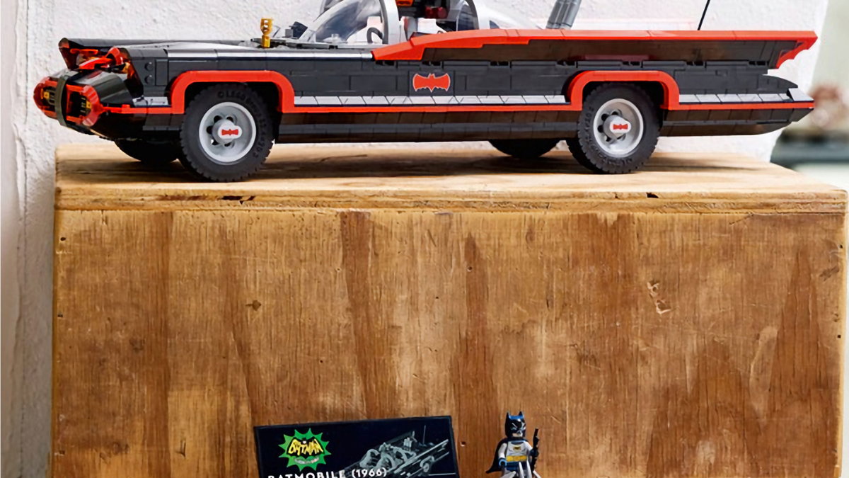 Immagine di Kapov LEGO! Ecco le immagini ufficiali della Batmobile della Serie TV Classica