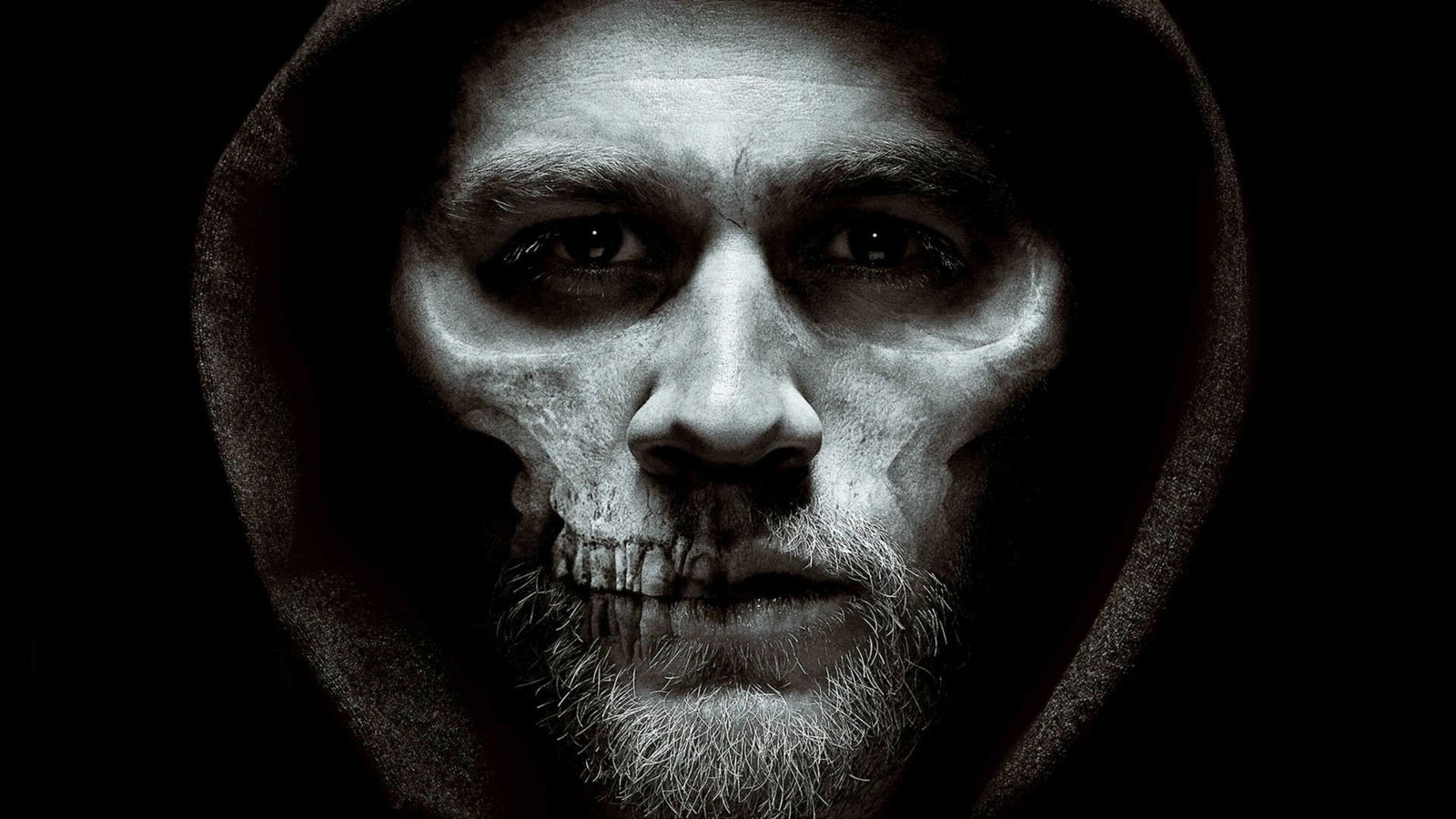 Immagine di Monster: Charlie Hunnam (Sons of Anarchy) sarà il killer Ed Gein nel true crime di Netflix