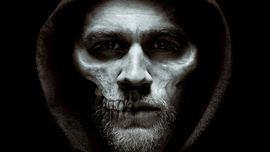 Monster: Charlie Hunnam (Sons of Anarchy) sarà il killer Ed Gein nel true crime di Netflix