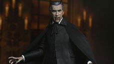 Copertina di Dracula, torna in vita con la nuova action figure di Neca