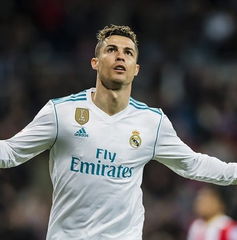 Copertina di Cristiano Ronaldo lancia la sua nuova linea di orologi ispirati alla sua carriera