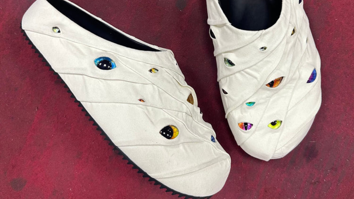 Immagine di Mummy Mules, le scarpe perfette per Halloween