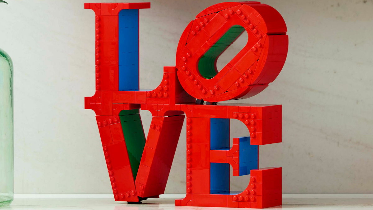 Immagine di Mattoncini d'amore: la scultura LEGO Art LOVE