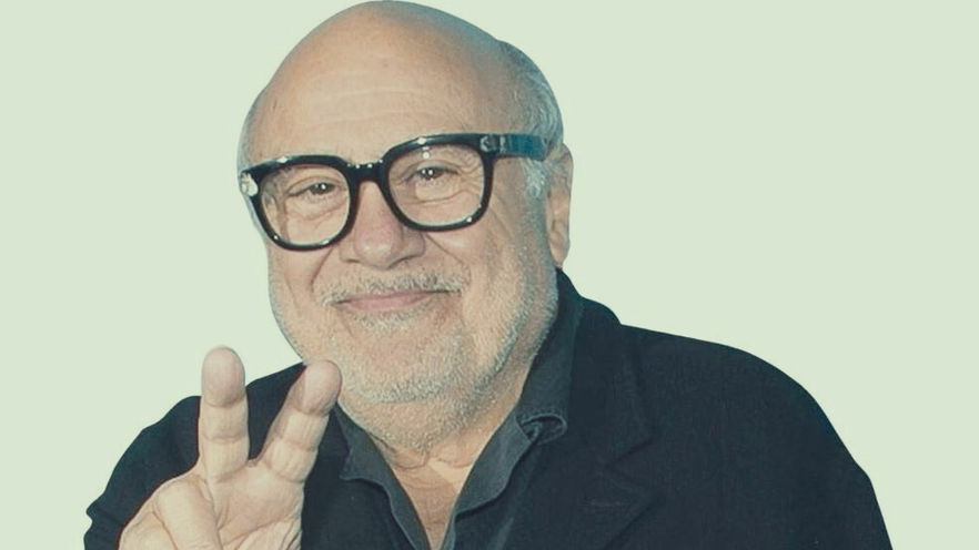 Buon Compleanno a Danny DeVito! Dal tenero Martini allo spietato Pinguino, i 7 ruoli iconici da rivedere