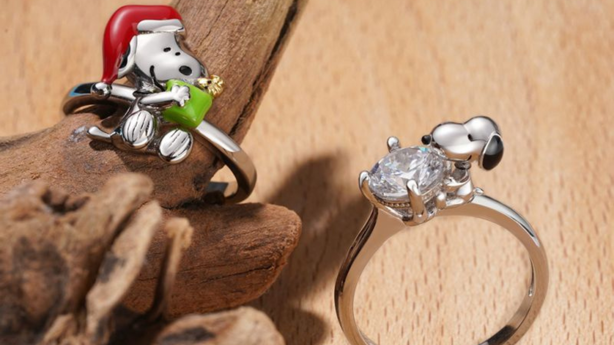 Immagine di Gnoce lancia una collezione esclusiva di gioielli dedicata ai Peanuts (perfetti per Natale)
