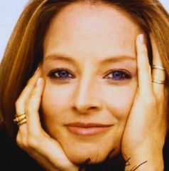 Copertina di Buon Compleanno, Jodie Foster! Da Il silenzio degli innocenti al Contact con gli extraterrestri, i suoi 7 migliori successi