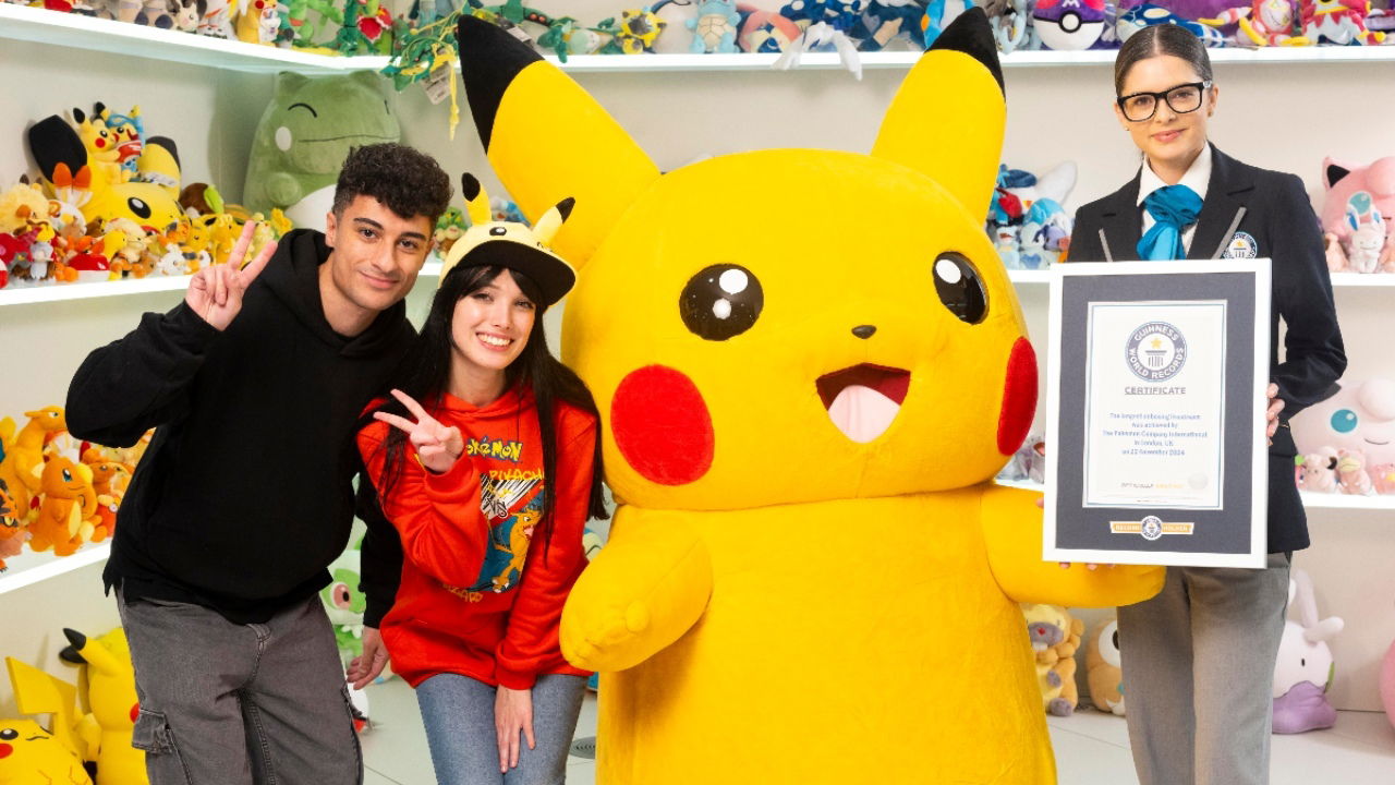 Immagine di Fan Pokémon, unboxing di carte da Guinness World Records