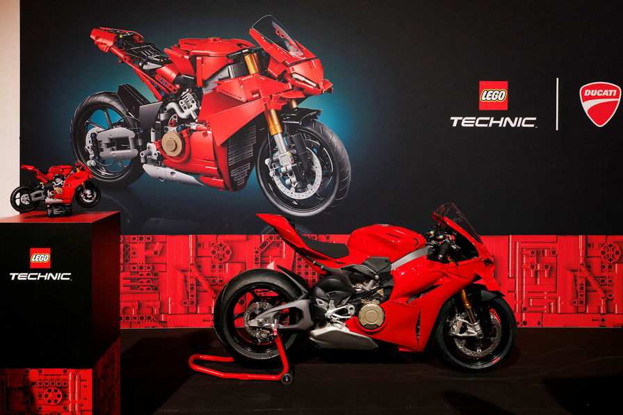 Presentata a 'Campioni in festa' la Panigale V4S LEGO Technic