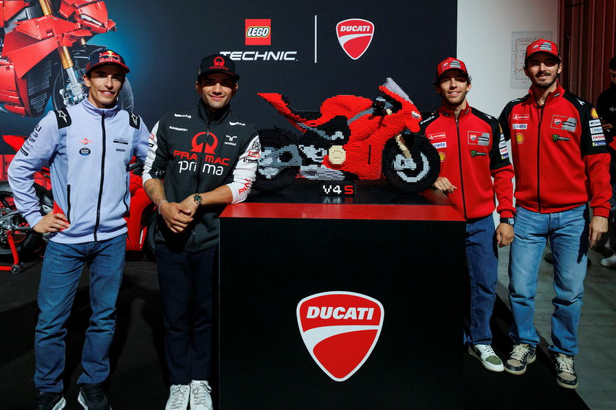 Presentata a 'Campioni in festa' la Panigale V4S LEGO Technic