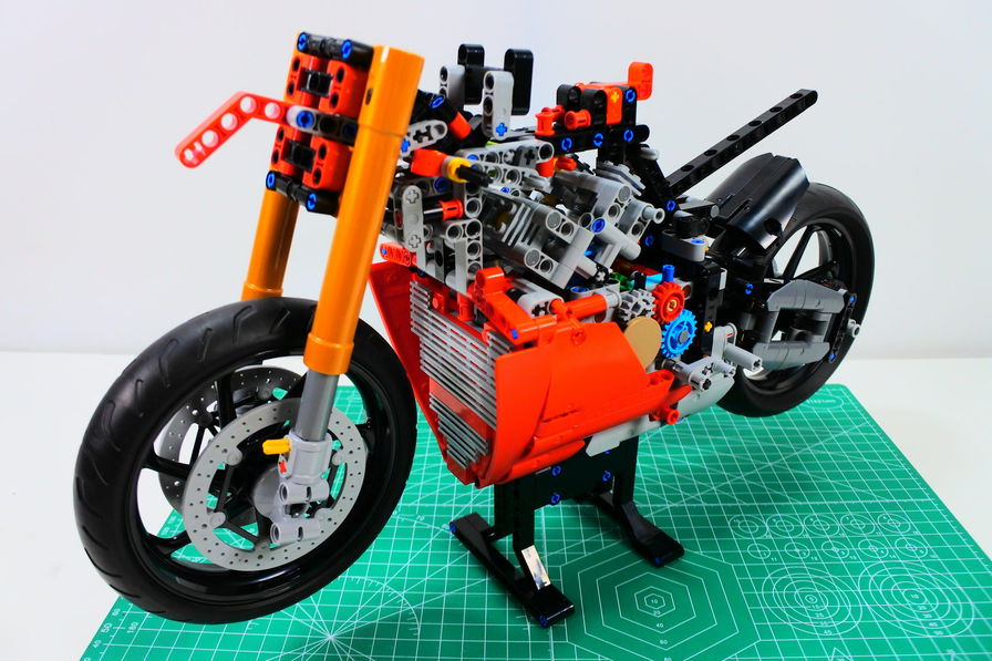 LEGO Technic Ducati Panigale V4 S: la recensione