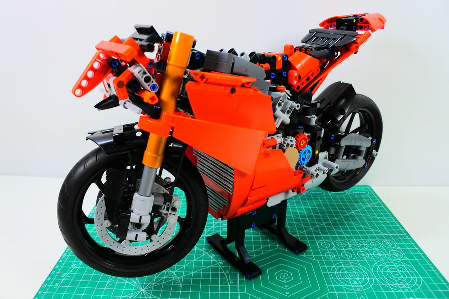 LEGO Technic Ducati Panigale V4 S: la recensione