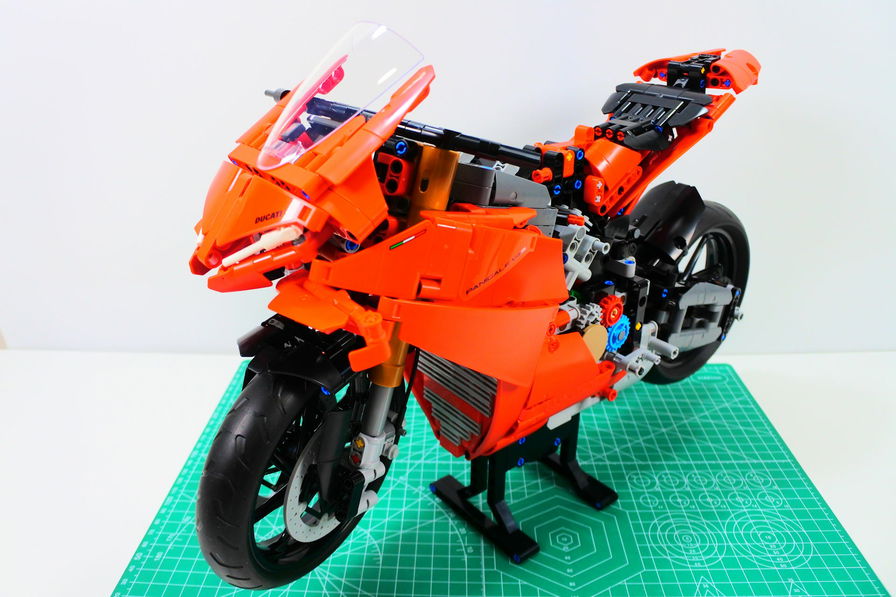 LEGO Technic Ducati Panigale V4 S: la recensione