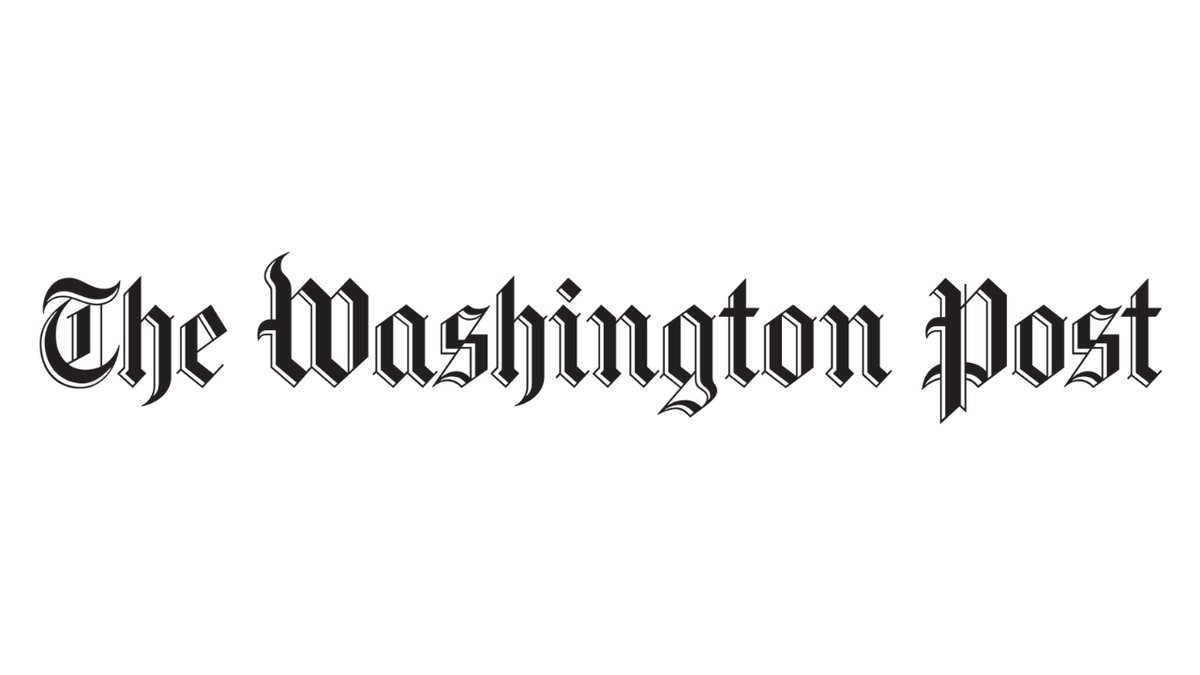 Immagine di The Washington Post: un'illustratrice si dimette dopo che è stato rifiutato il suo disegno con Trump, Bezos e Topolino