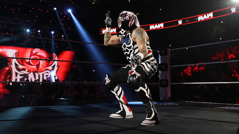 Immagine di Dalla AEW alla WWE: il debutto di Penta a Raw [VIDEO]