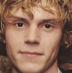 Copertina di Buon Compleanno Evan Peters! Le sue migliori interpretazioni tra cinema e TV oltre Dahmer