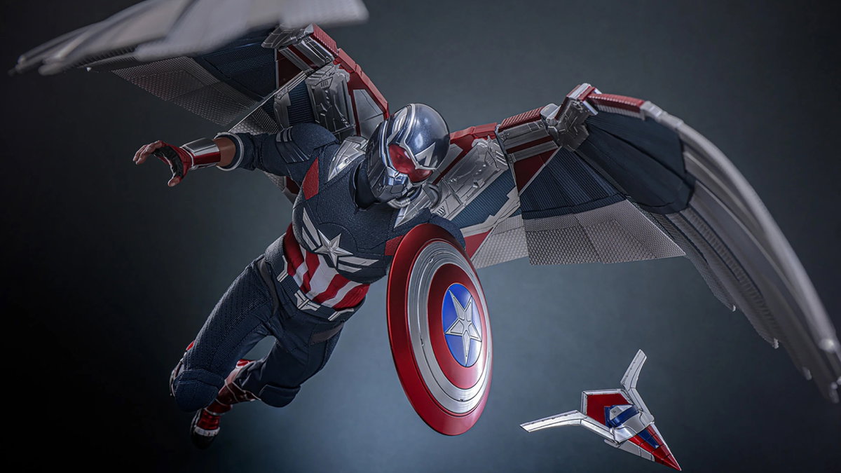 Immagine di Captain America (Sam Wilson) torna in grande stile con la nuova figure Hot Toys