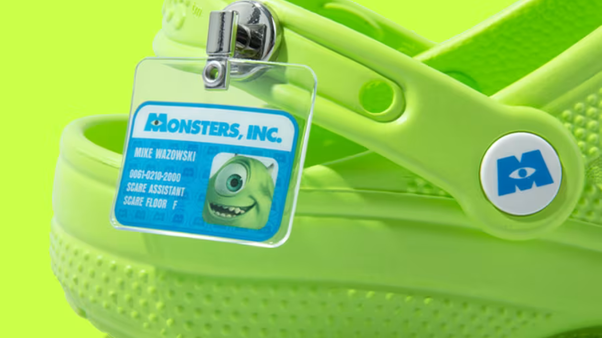 Immagine di Crocs e Monsters and Co.: una collaborazione mostruosamente divertente