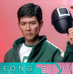 Copertina di Squid Game: Seong Gi-hun pronto a giocare nella nuova action doll di Hot Toys