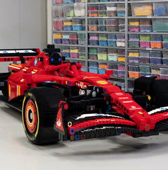 Copertina di LEGO porta a Milano la Ferrari SF-24 Technic in scala naturale