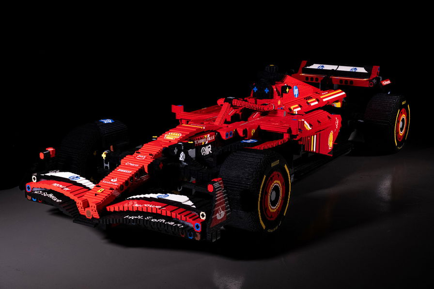 LEGO porta a Milano la Ferrari SF-24 Technic in scala 1:1