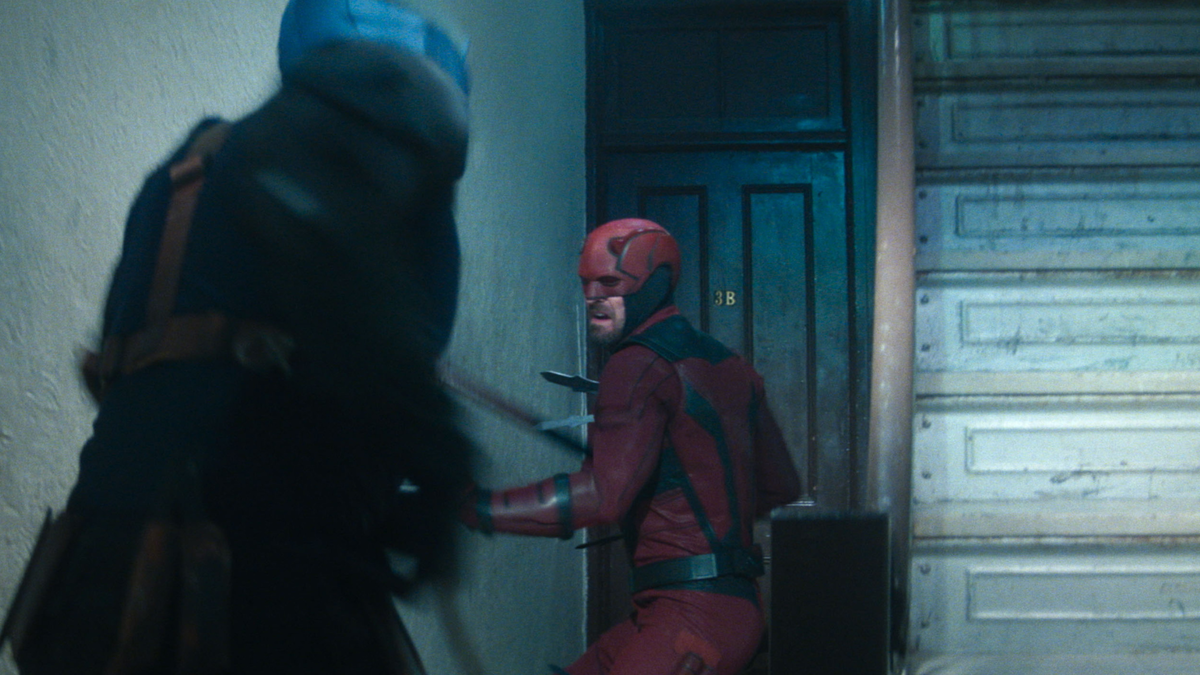 Immagine di Daredevil: Rinascita, cosa si nasconde davvero dietro il brutale attacco del primo episodio?