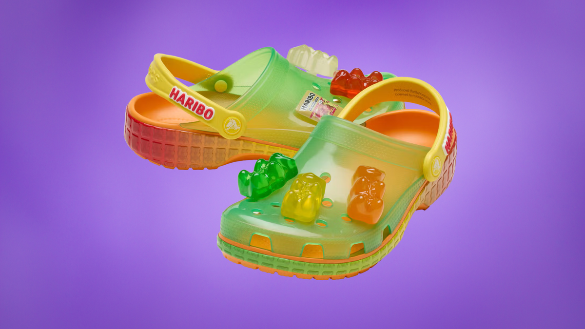Immagine di Haribo x Crocs, la scarpa definitiva per i golosi (ma non si mangia)