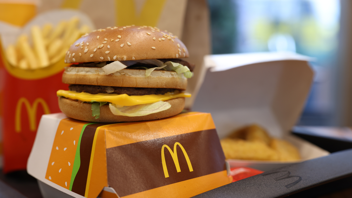 Immagine di McDonald's a tema Minecraft, la promozione per il film