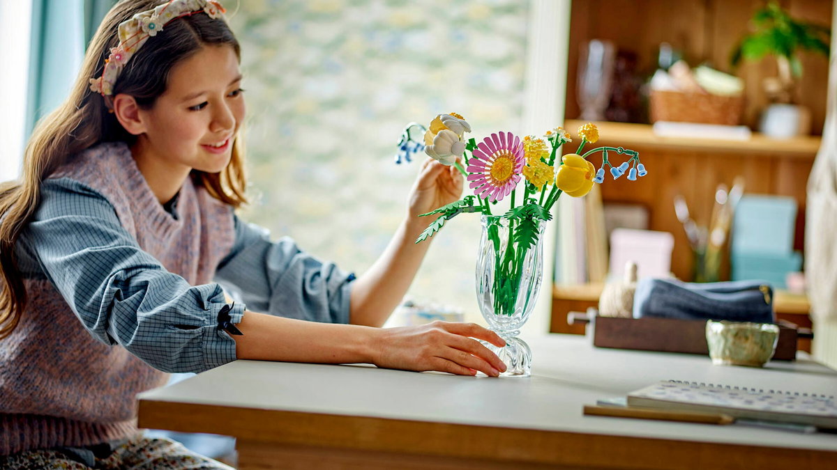 Immagine di Bouquet LEGO Fiori estivi: creatività fiorita per tutti