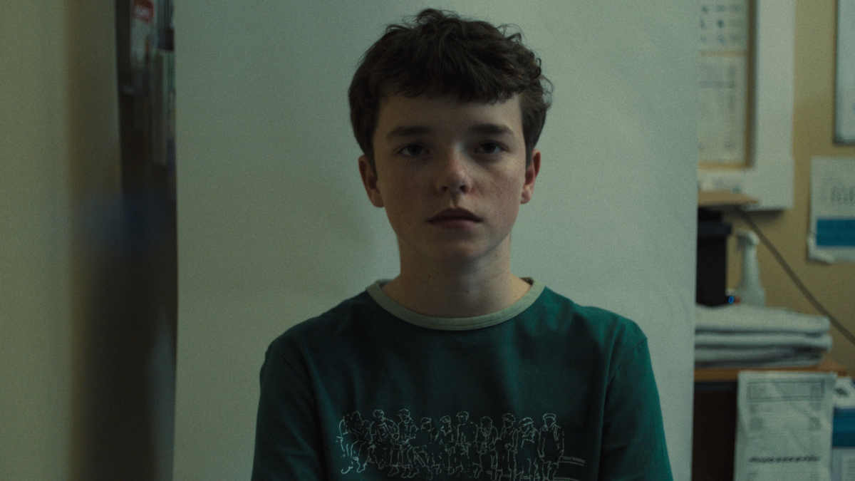 Immagine di Adolescence: perché tutti stanno guardando la serie Netflix?