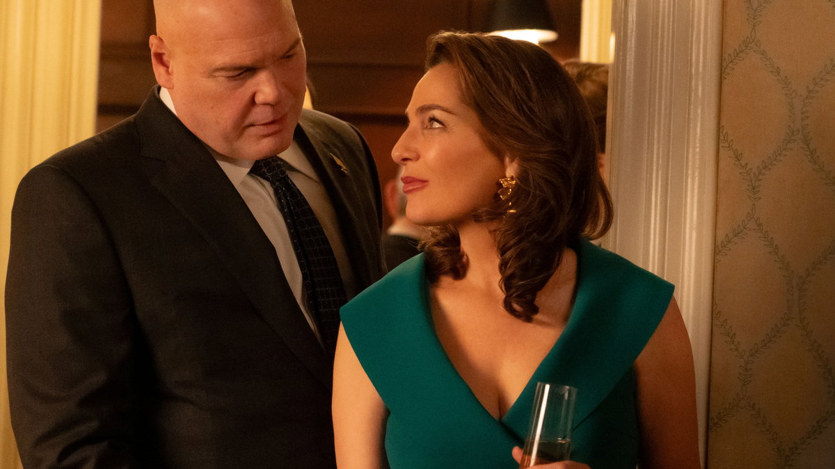 Immagine di Daredevil: Rinascita, cosa nasconde quel particolare della giacca di Kingpin?