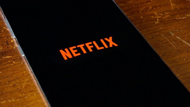 Immagine di Sei triste o contento? Ecco il contenuto che fa per te! Netflix sta testando i consigli in base all'umore