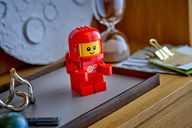 Copertina di LEGO rende 'grande' il Baby Astronauta: ecco il nuovo GWP
