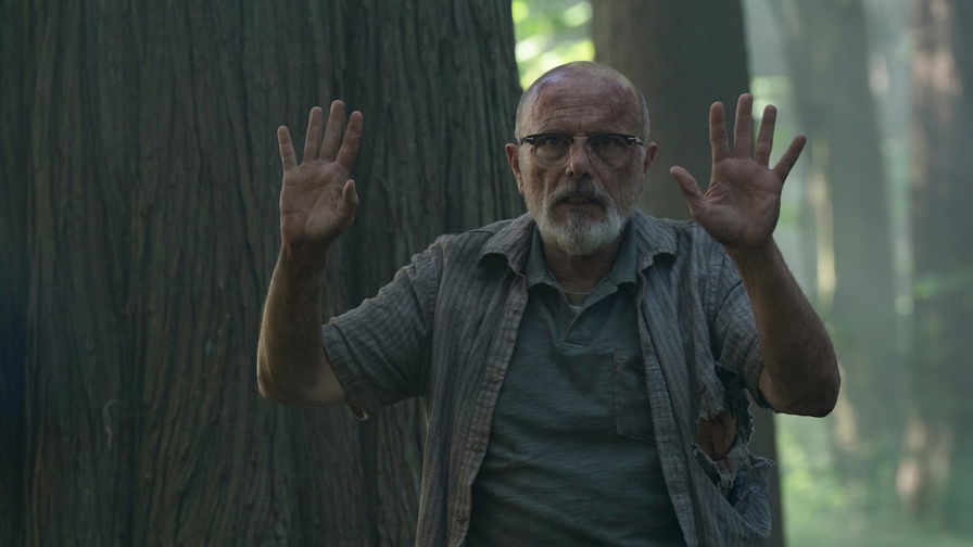 The Last of Us - Eugene con le mani alzate