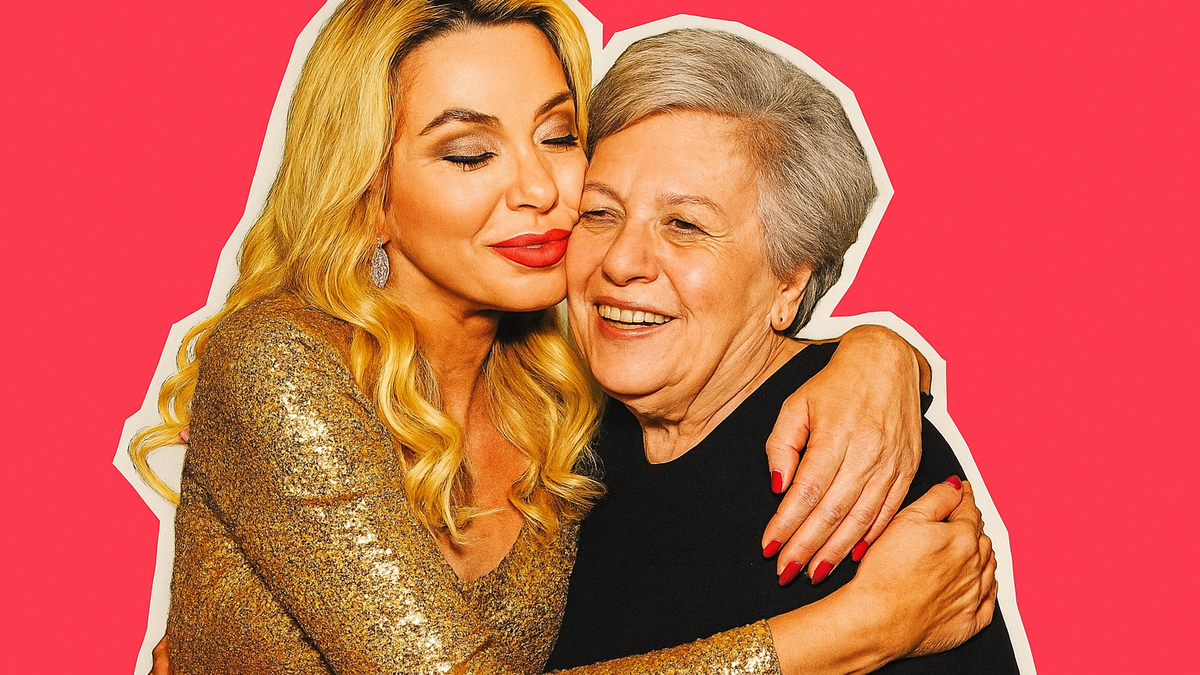 Immagine di Valeria Marini, pace con mamma Giovanna a Natale