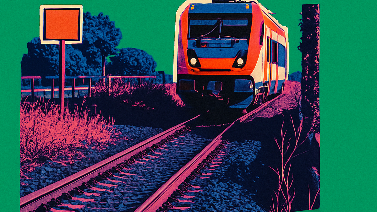 Immagine di Giovane investito da treno merci a Bologna