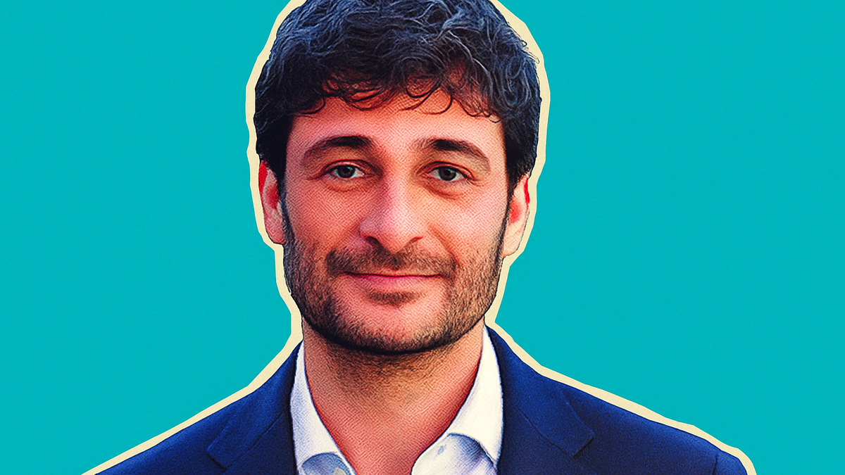 Immagine di Lino Guanciale: «Rinunciai a Medicina per recitare»