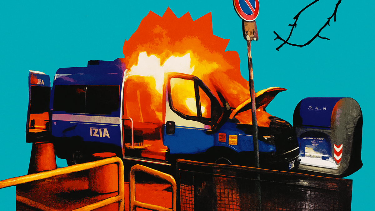 Immagine di Agente del blindato incendiato: "Mi hanno circondato"