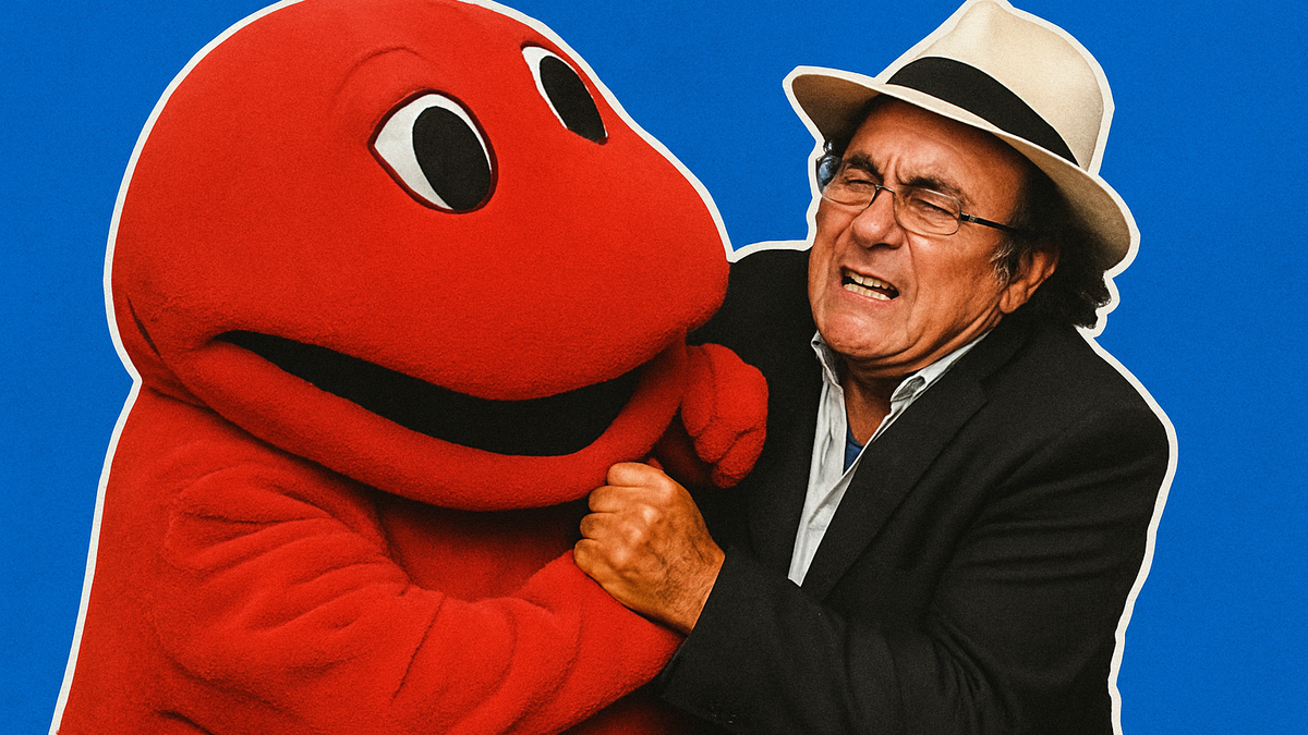 Immagine di Al Bano picchiato vestito da Gabibbo a Milano