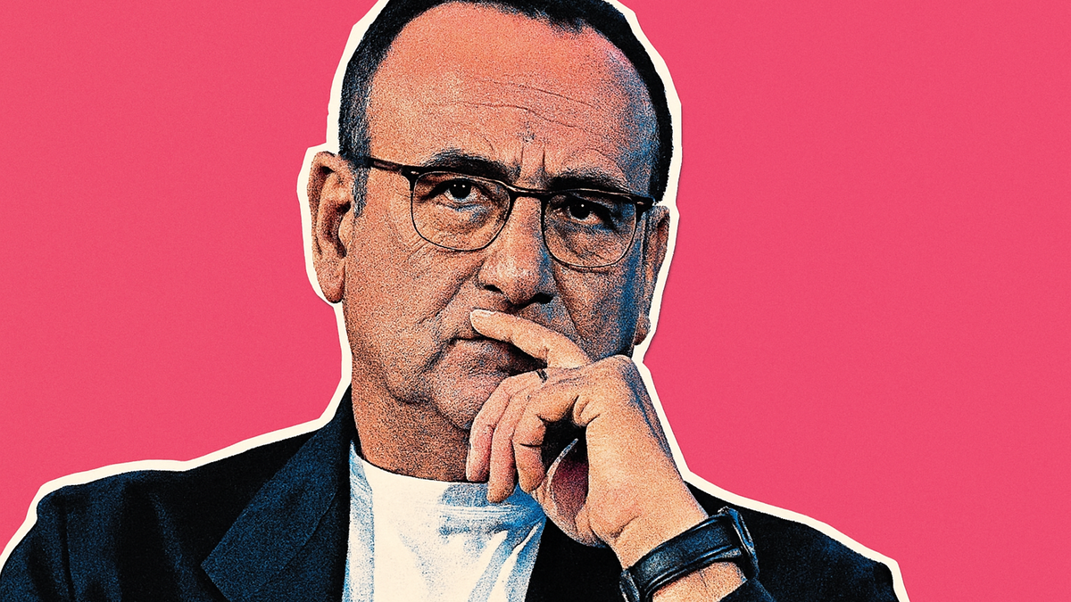 Immagine di Carlo Conti riceve il Tapiro per il caso Pucci