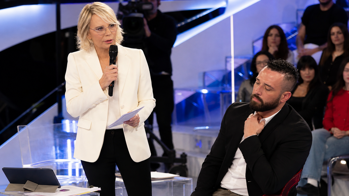 Immagine di Uomini e Donne, De Filippi smaschera Gabriele