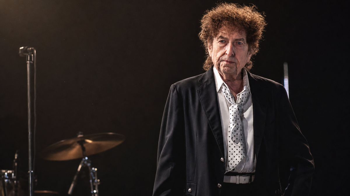 Immagine di 61 anni fa Bob Dylan suonò con la chitarra elettrica al Newport Folk Festival
