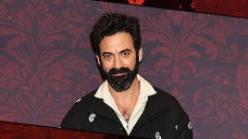 Copertina di Robert Langdon: Morgan Spector guiderà la nuova serie Netflix ambientata a Praga