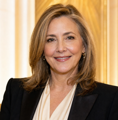 Copertina di Lynette Howell Taylor: secondo mandato alla presidenza dell’Academy