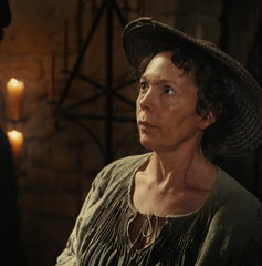 Copertina di Wicker: Olivia Colman commissiona a Peter Dinklage un marito di vimini